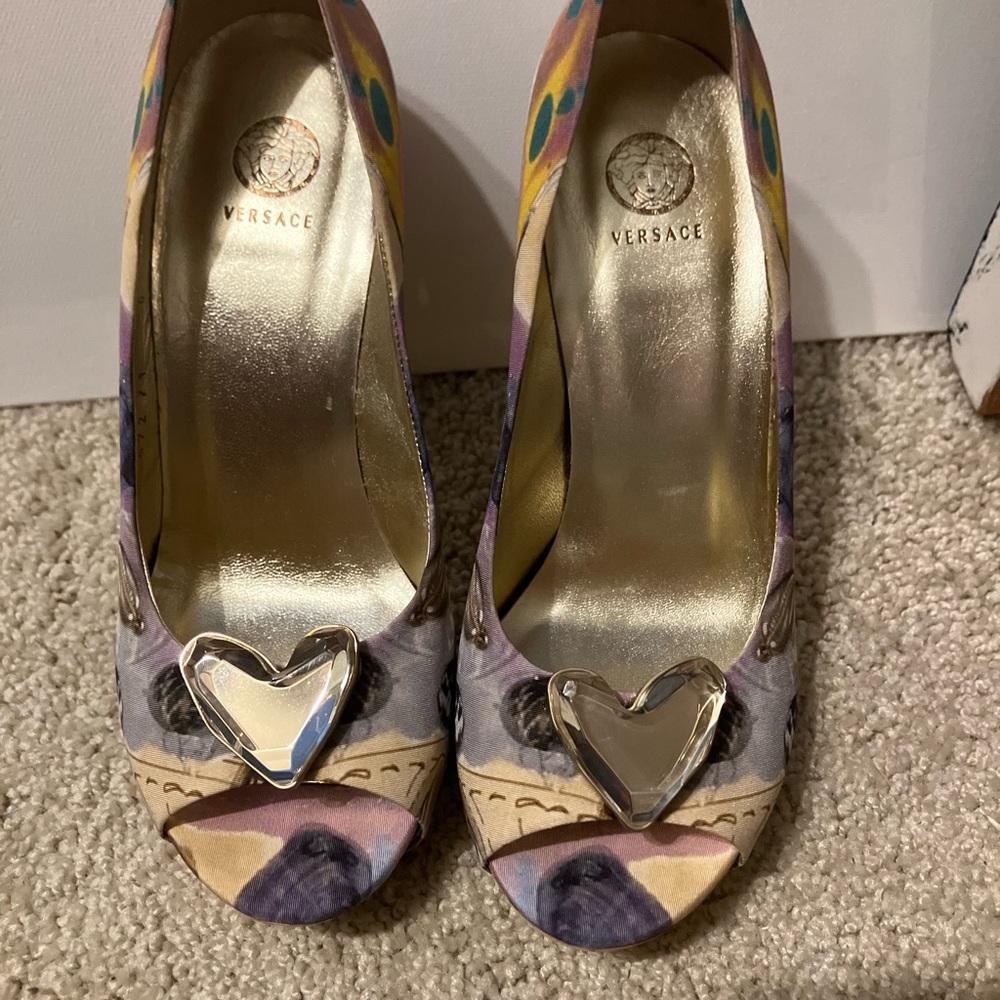 Versace Multicolor Heart Detail Heels